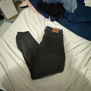 Levi’s black mom jeans